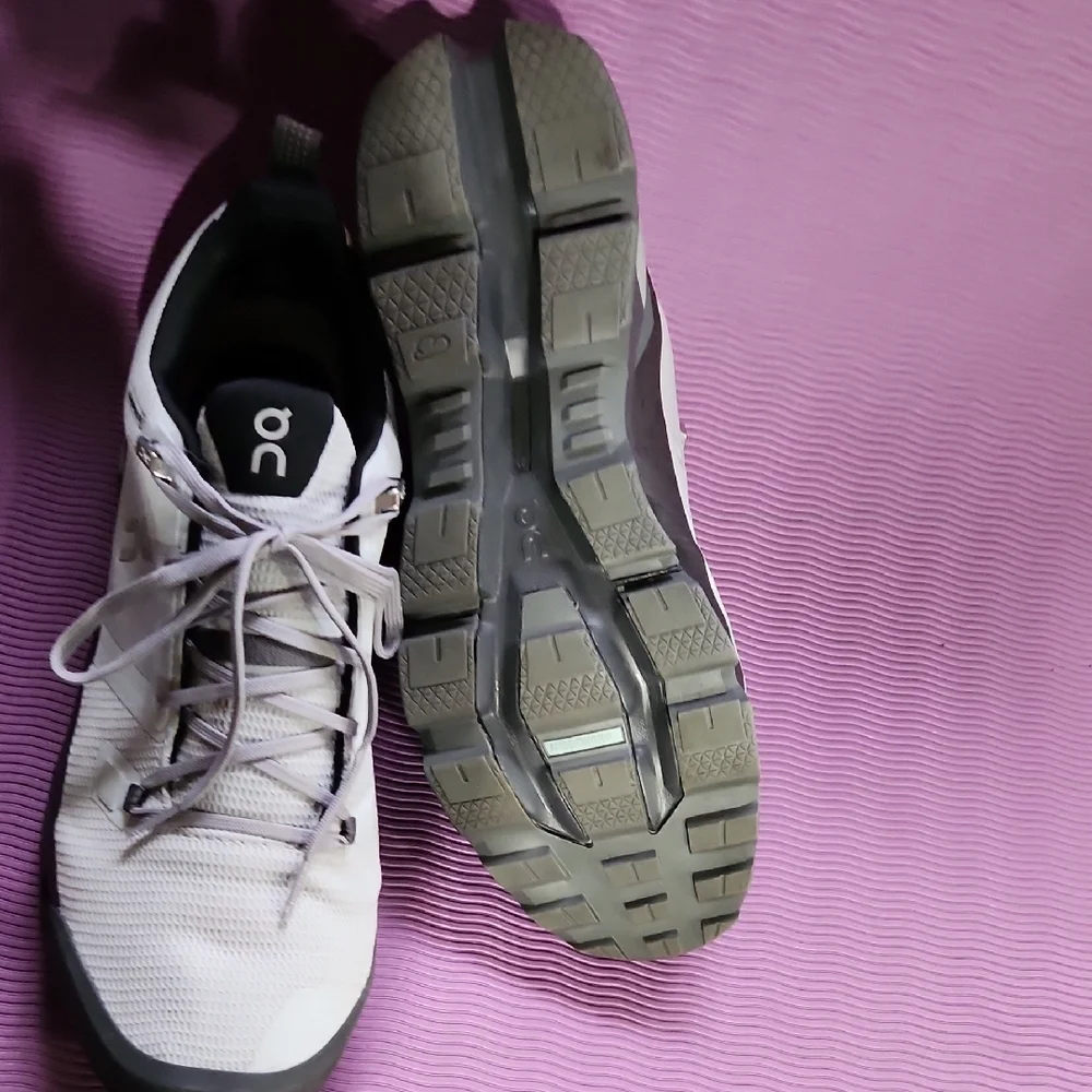 On Running Men's Shoes in White and Black - Picture 7 of 10